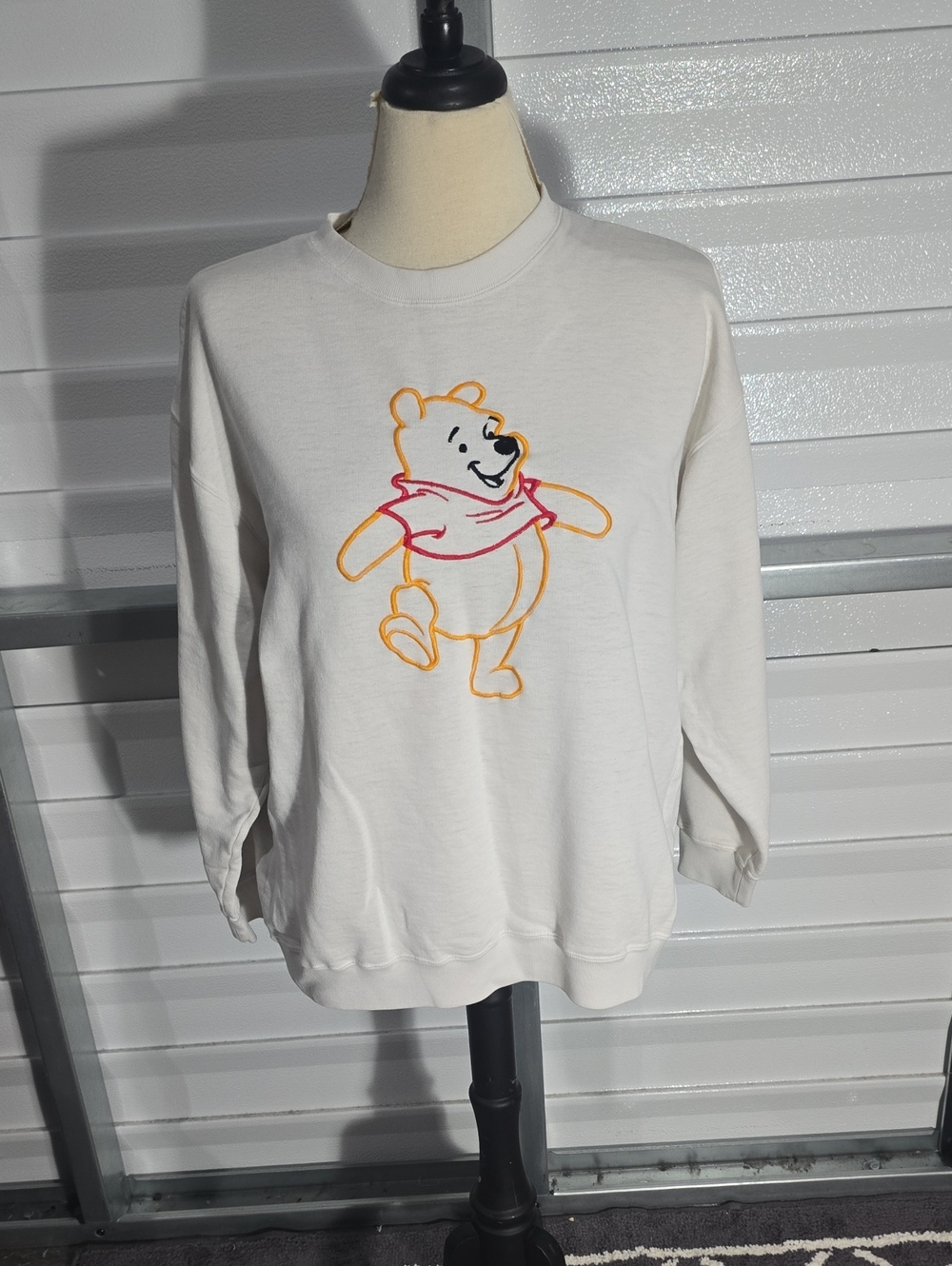 White‎ Winnie-the-Pooh Embroidered Crewneck Sweatshirt Size XL